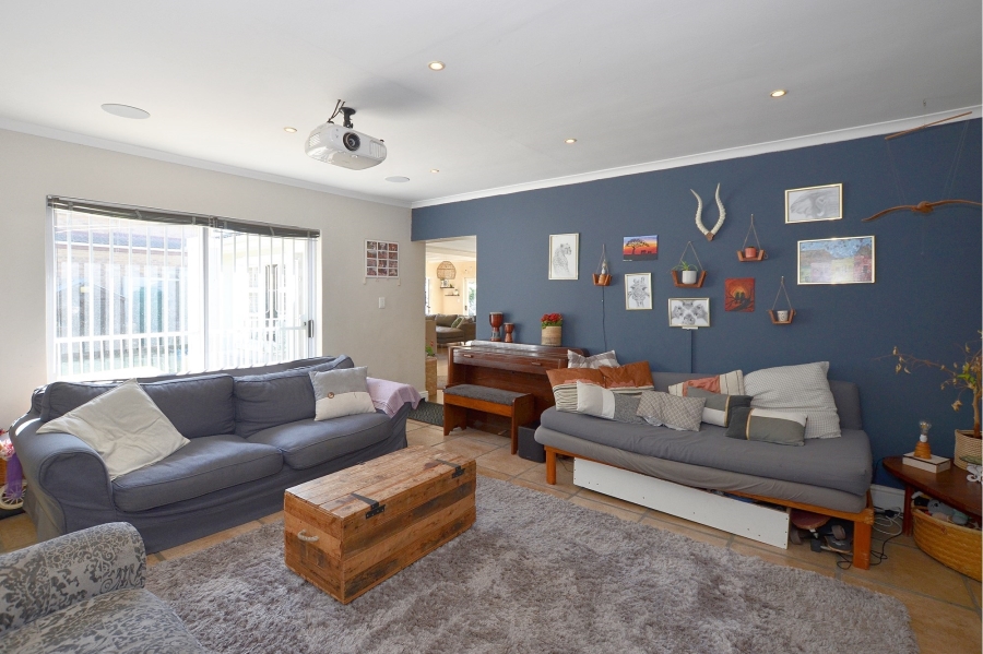 5 Bedroom Property for Sale in Welgelegen 2 Western Cape